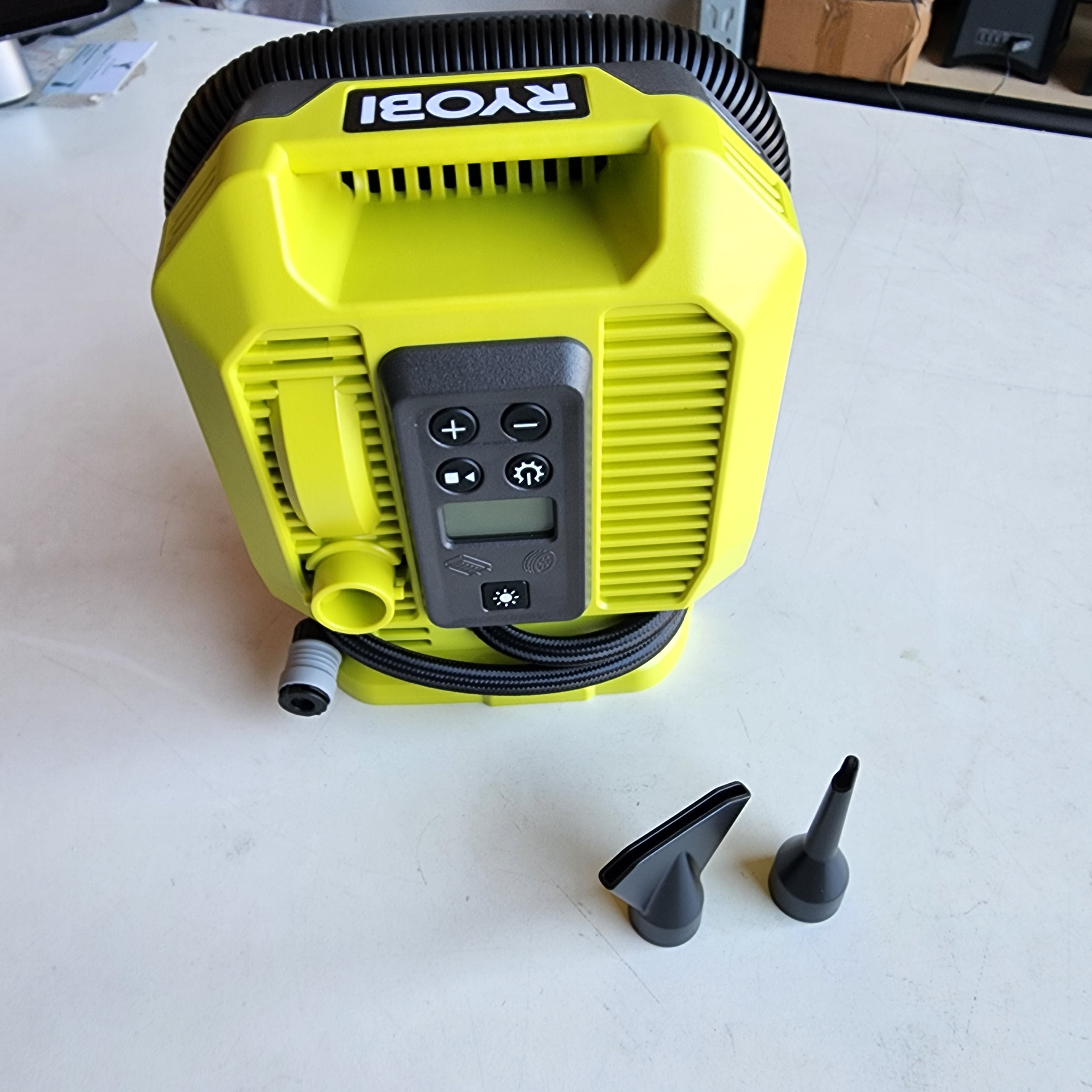 ONE+ 18V Cordless Dual Function Inflator/Deflator(Tool Only) (PCL031B) ONE+ 18V Cordless Dual Function Inflator/Deflator(Tool Only) (PCL031B)